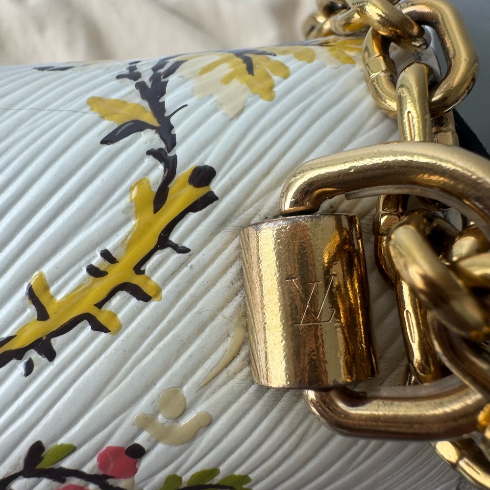 Louis Vuitton Epi Romantic Blossoms Twist MM Limited Edition - Picture 15 of 17